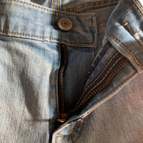 GAP LIGHT WASH JEANS (12/31) - Picture 6 of 11